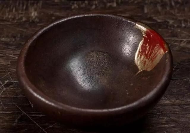 Difference and value of wood-fired vs electric-fired Jianzhan teacups.